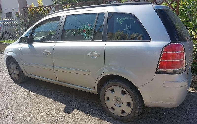 Grigio Usata 2006 Opel Zafira Club Monovolume | 1500 € (Buon prezzo) - Immagine 1/4