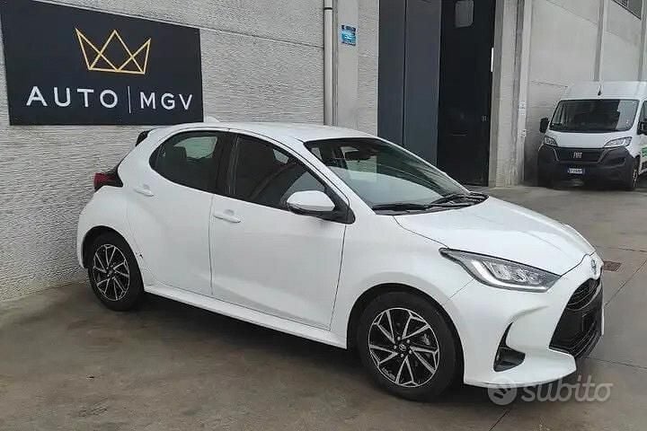 Usata Toyota Yaris Trend 72 CV (52 kW) 2022 Bianco Berlina