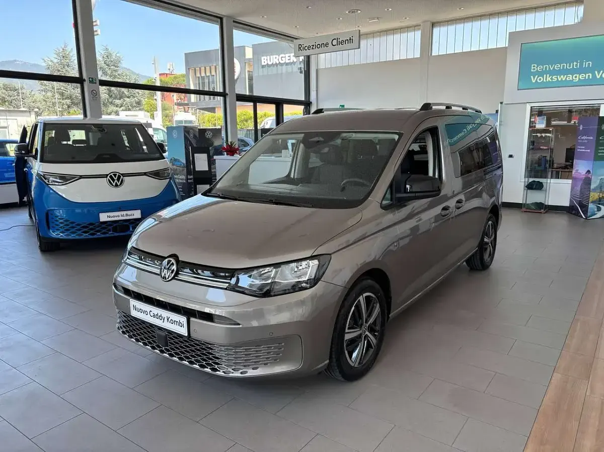 Nuova VW Caddy Maxi Life Life 122 CV (89 kW) 2026 Beige mojave metalizzato Monovolume