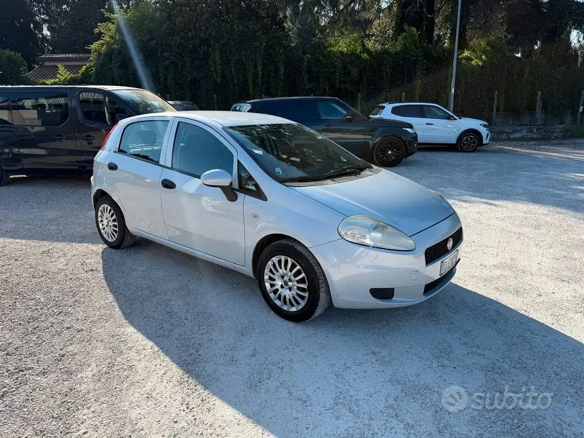 Usata Fiat Grande Punto 77 CV (56 kW) 2013 Grigio Utilitaria