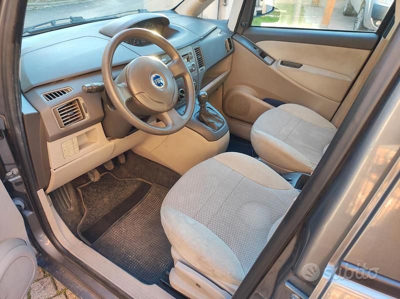 Usata Fiat Idea Dynamic 95 CV (69 kW) 2005 Grigio Monovolume