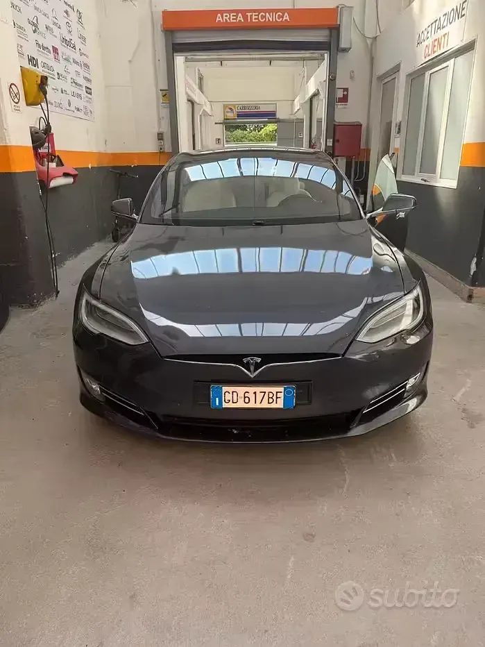 Usata Tesla Model S 186 kW (253 CV) 2020 Grigio Utilitaria