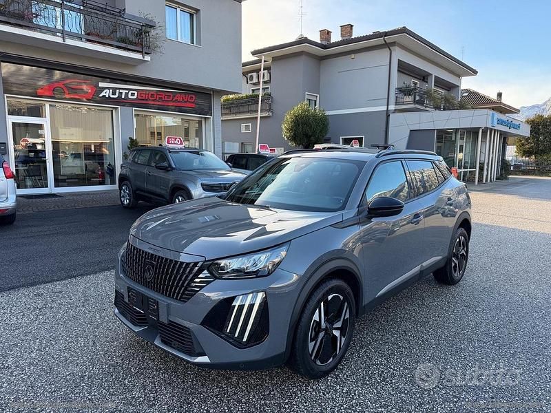 Usata Peugeot 2008 Allure 102 CV (75 kW) 2024 Grigio SUV