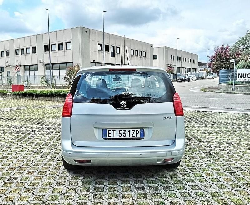 Usata Peugeot 5008 115 CV (84 kW) 2014 Grigio Monovolume