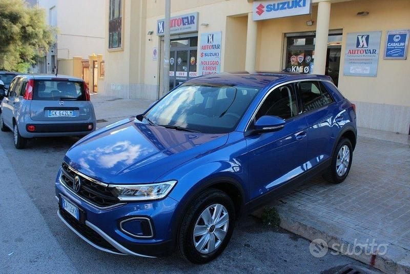 Usata VW T-Roc Life 110 CV (80 kW) 2022 Blu SUV