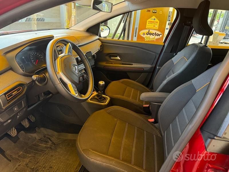 Usata Dacia Sandero Essentiel 91 CV (66 kW) 2022 Rosso Utilitaria