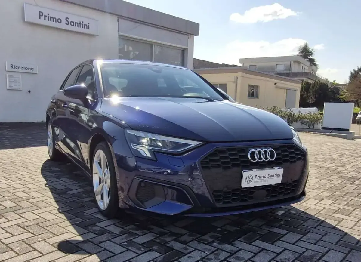 Usata Audi A3 Business 116 CV (85 kW) 2023 Blu/azzurro Berlina