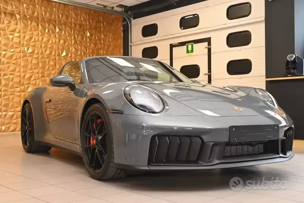 Nuova Porsche 911 Targa 4 541 CV (397 kW) 2026 Grigio Cabrio