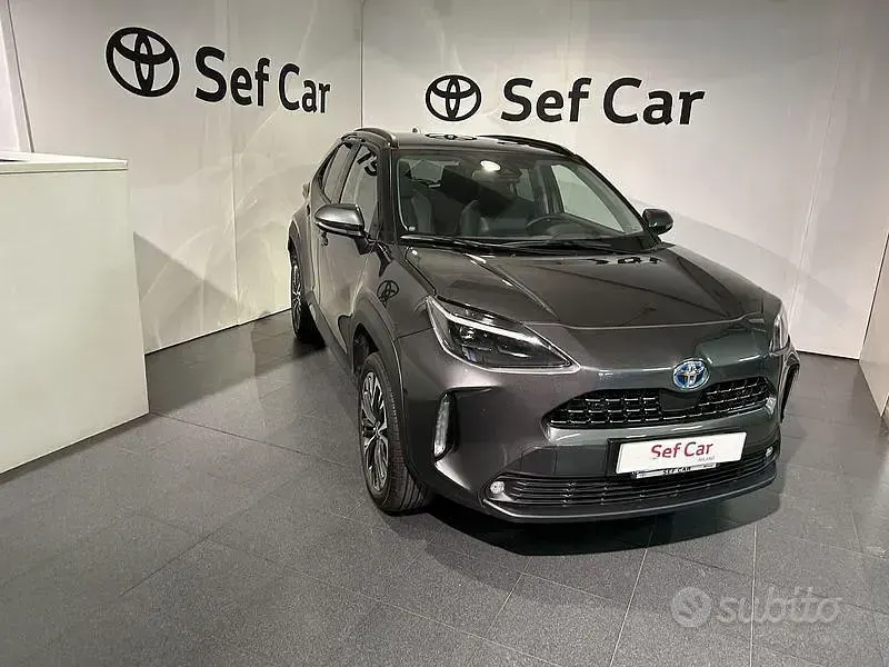 Usata Toyota Yaris Cross Lounge 116 CV (85 kW) 2023 Grigio SUV