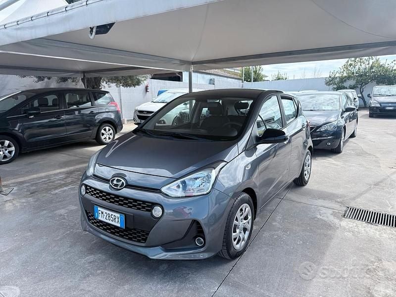 Usata Hyundai i10 Style 67 CV (49 kW) 2018 Grigio Utilitaria