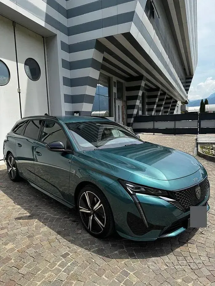 Usata Peugeot 308 SW GT-line 131 CV (96 kW) 2022 Verde Station wagon