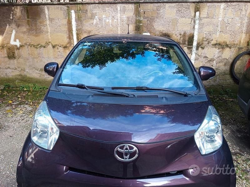 Usata Toyota iQ 98 CV (72 kW) 2010 Blu Utilitaria