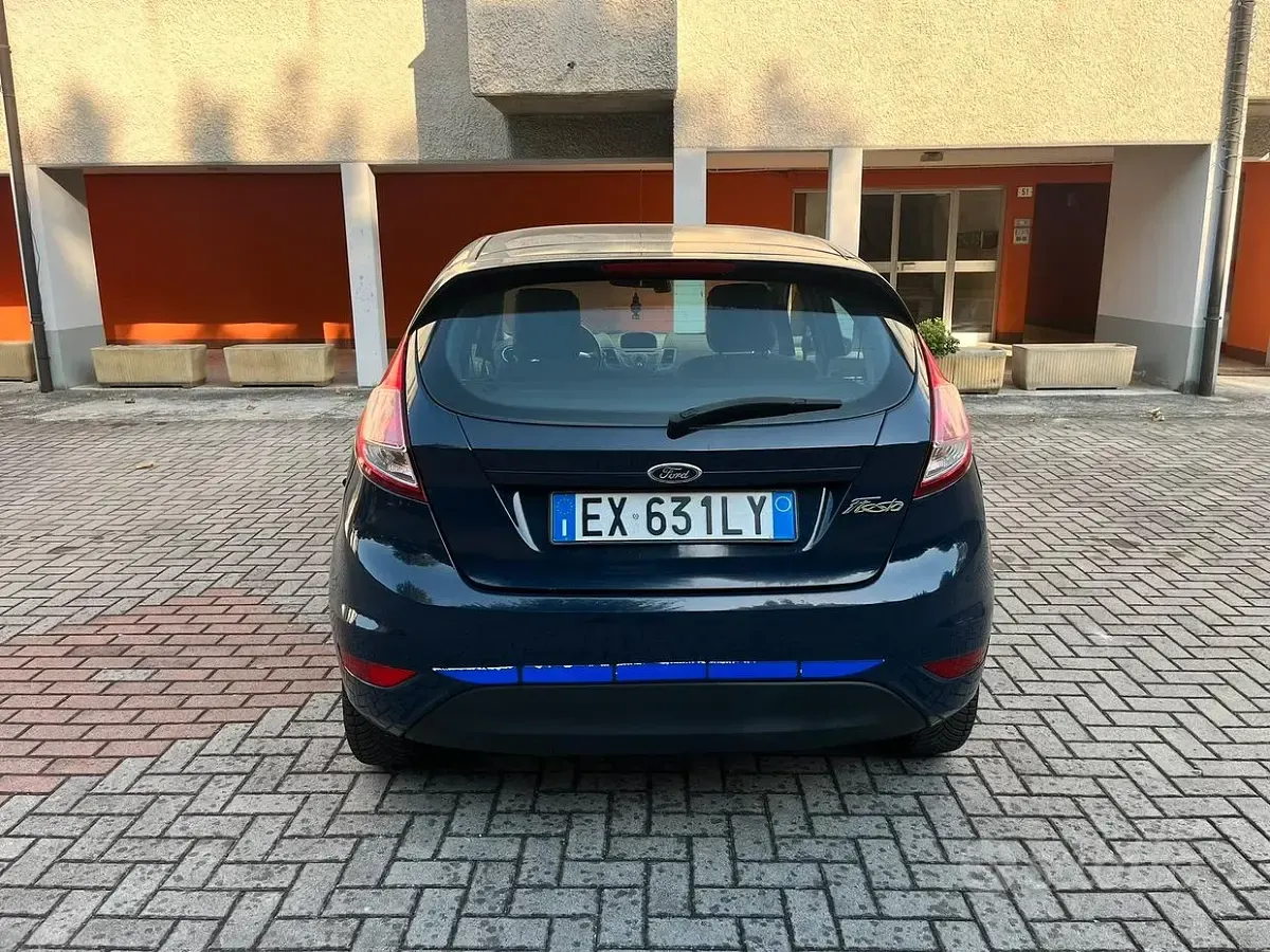 Usata Ford Fiesta 97 CV (71 kW) 2014 Bluazzurro Utilitaria