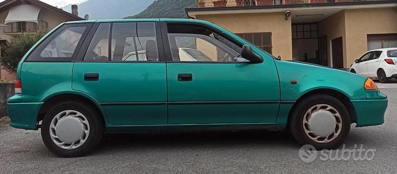 Usado Subaru Justy 1998 Verde Utilitario
