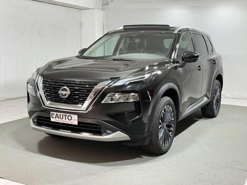 Nuova Nissan X-Trail Tekna 163 CV (119 kW) 2025 Black pearl SUV