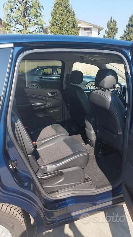 Usata Ford S-MAX Titanium 163 CV (119 kW) 2011 Blu Monovolume