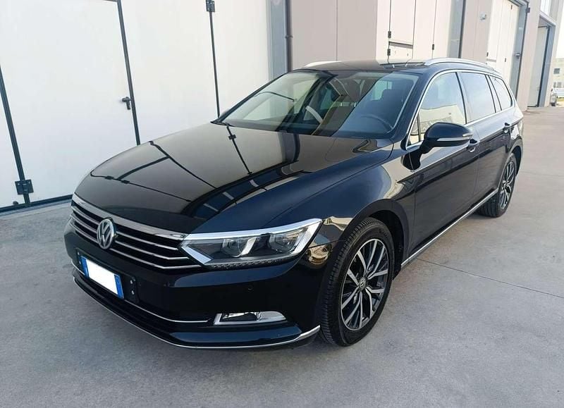 Nero Usata 2016 VW Passat Executive Station wagon | 13.900 € (Buon prezzo) - Immagine 1/4