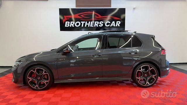 Usata VW Golf VIII GTI 265 CV (194 kW) 2025 Grigio Berlina