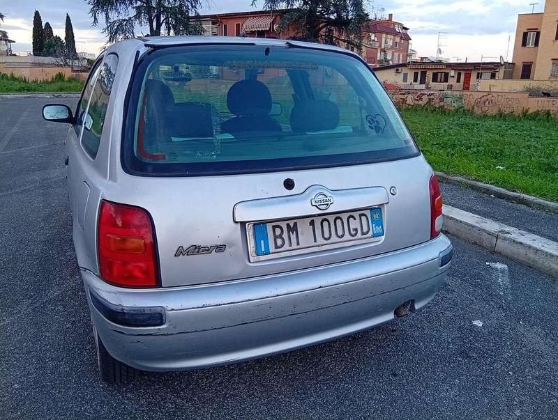 Usata Nissan Micra SE 75 CV (55 kW) 2001 Argento Utilitaria