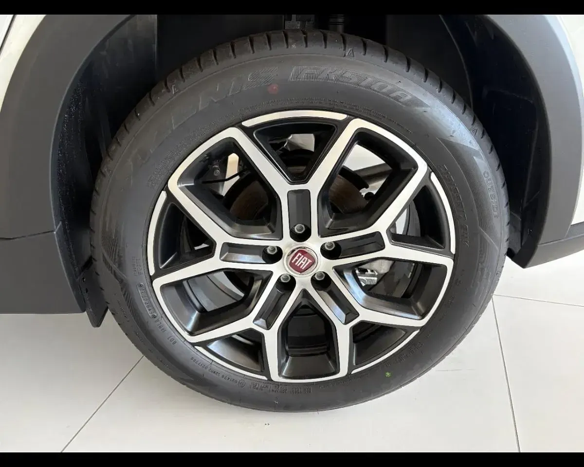 Nuova Fiat Tipo Cross 131 CV (96 kW) 2025 Bianco Berlina