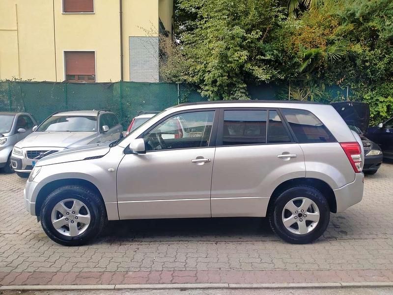 Usata Suzuki Grand Vitara 129 CV (94 kW) 2010 Argento SUV