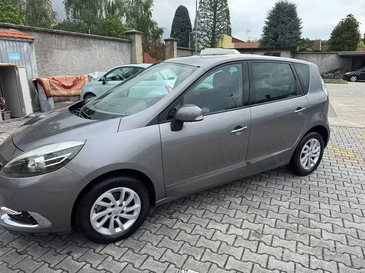 Usata Renault Scénic III 110 CV (80 kW) 2014 Grigio Monovolume