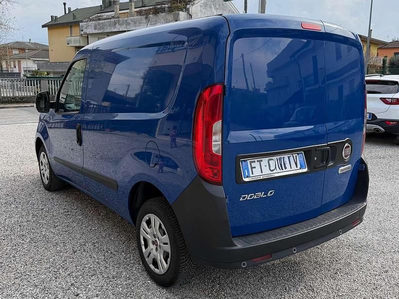 Usata Fiat Doblò 95 CV (69 kW) 2018 Blu/azzurro Monovolume