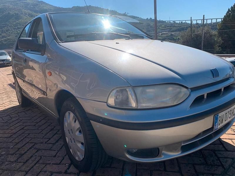 Usata Fiat Palio 60 CV (44 kW) 2002 Argento Berlina