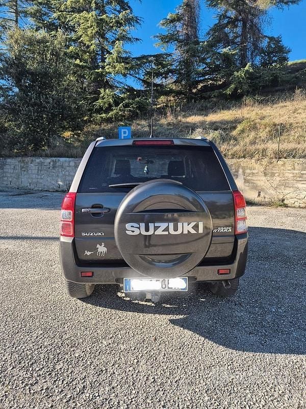Usata Suzuki Grand Vitara 129 CV (94 kW) 2012 Grigio SUV