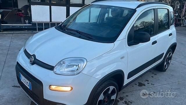 Usata Fiat Panda 4x4 S 95 CV (69 kW) 2017 Bianco Utilitaria