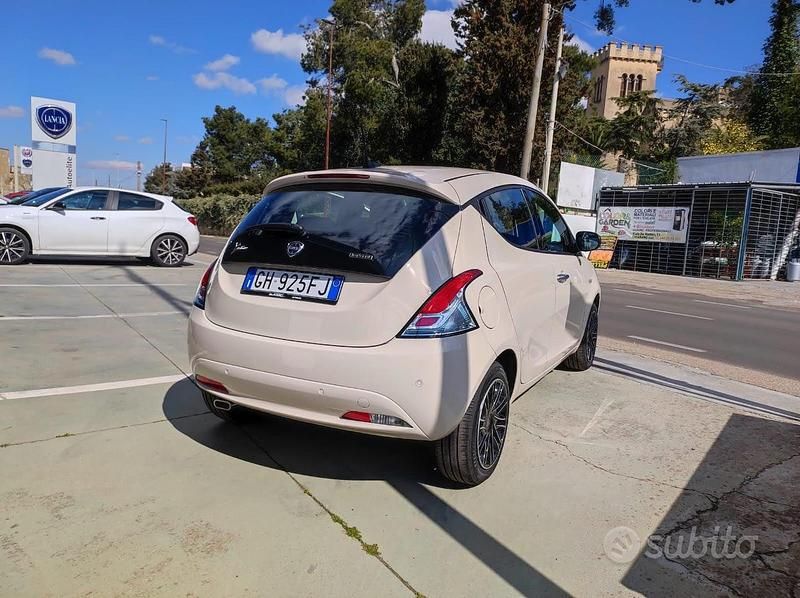 Usata Lancia Ypsilon Gold 69 CV (50 kW) 2022 Oro Utilitaria