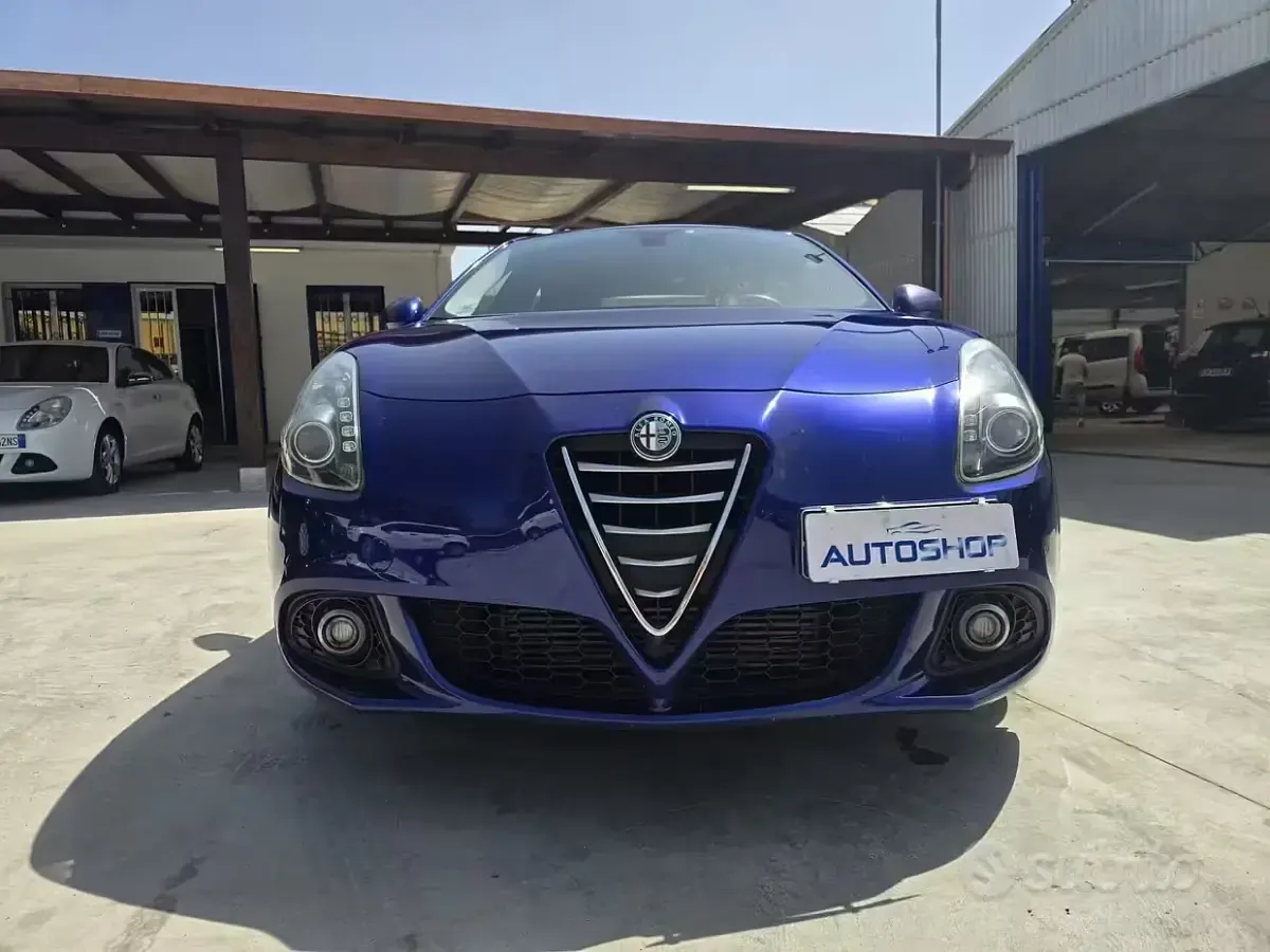 Usata Alfa Romeo Giulietta Distinctive 105 CV (77 kW) 2014 Blu Utilitaria