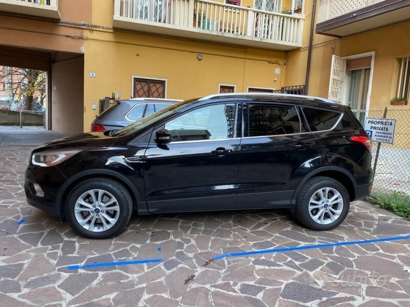 Nero Usata 2018 Ford Kuga SUV | 16.600 € - Immagine 1/4