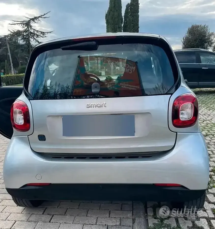 Usata Smart ForTwo Electric Drive Passion 41 kW (56 CV) 2023 Grigio Berlina