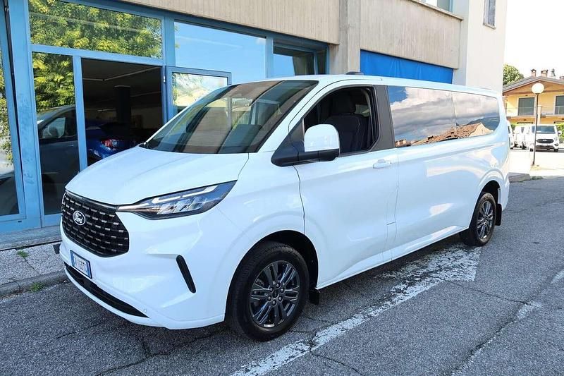Usata Ford Tourneo Titanium 136 CV (100 kW) 2024 Bianco Monovolume
