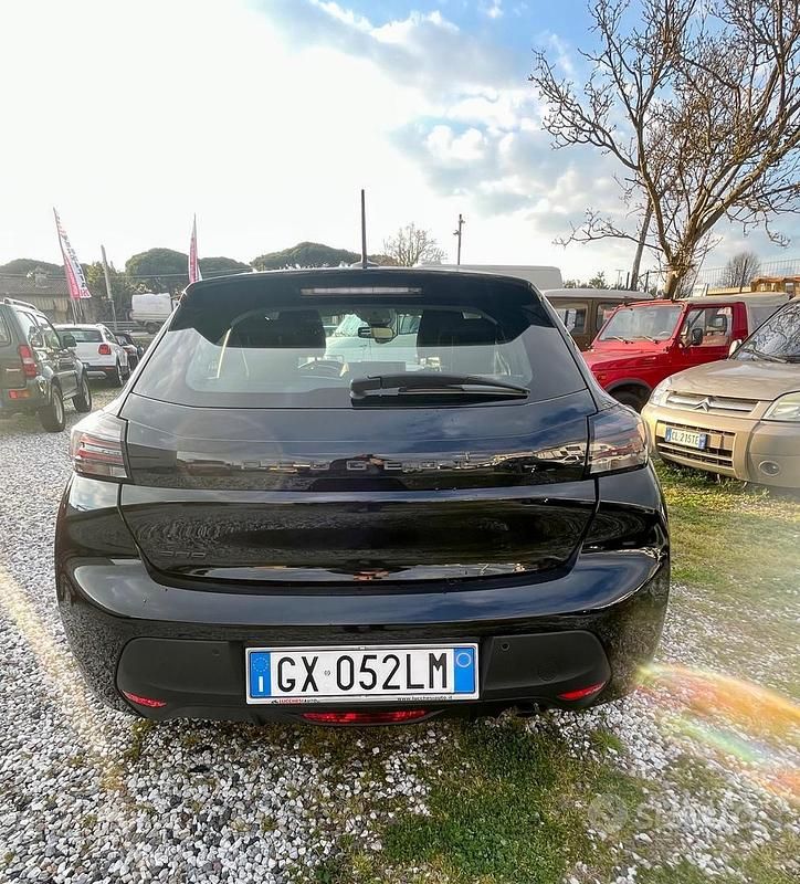 Usata Peugeot 208 Style 74 CV (54 kW) 2024 Nero Utilitaria
