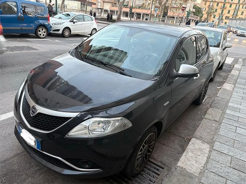 Usata Lancia Ypsilon S 95 CV (69 kW) 2017 Nero Utilitaria