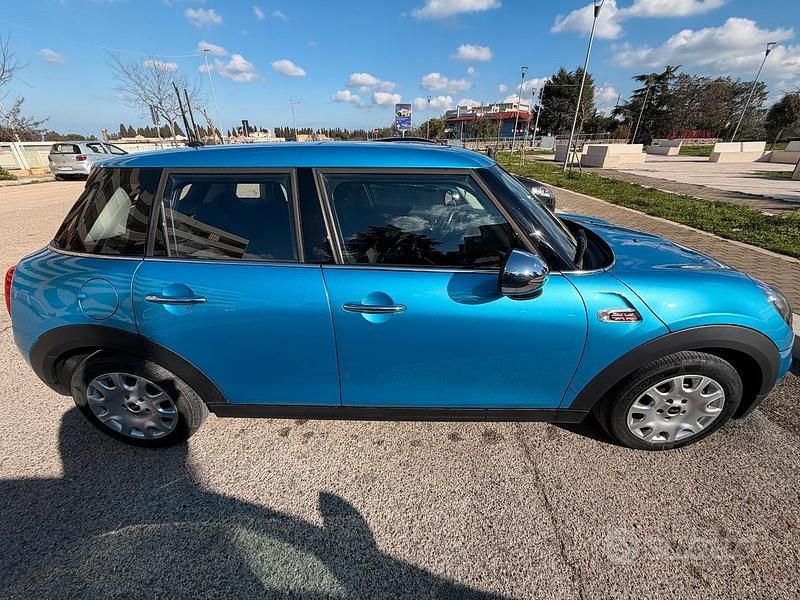 Usata Mini ONE 75 CV (55 kW) 2017 Blu/azzurro Utilitaria