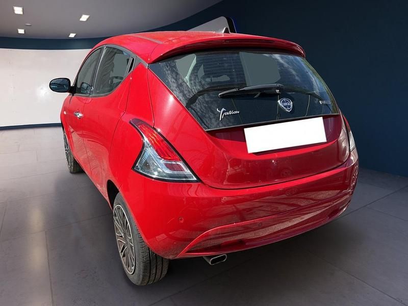 Usata Lancia Ypsilon Gold 70 CV (51 kW) 2021 Rosso Utilitaria