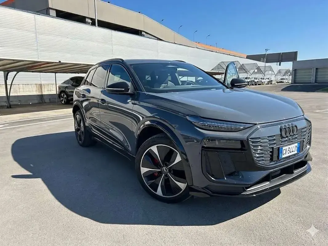 Usata Audi Q6 e-tron Edition .1 119 kW (163 CV) 2024 Grigio SUV