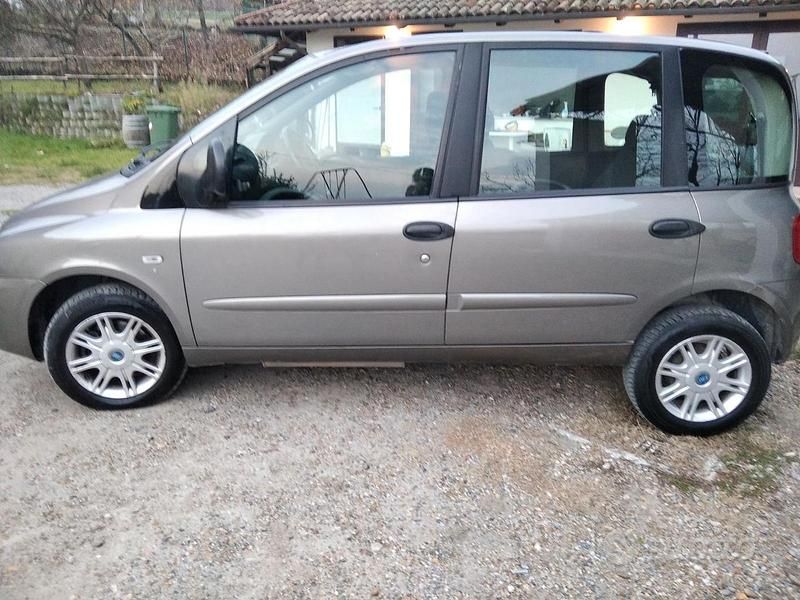 Usata 2006 Fiat Multipla Monovolume | 3700 € (Molto cara) - Immagine 1/4
