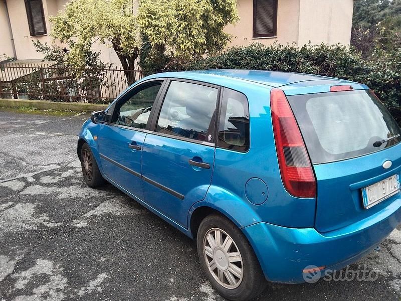 Usata Ford Fiesta 2004 Blu Berlina