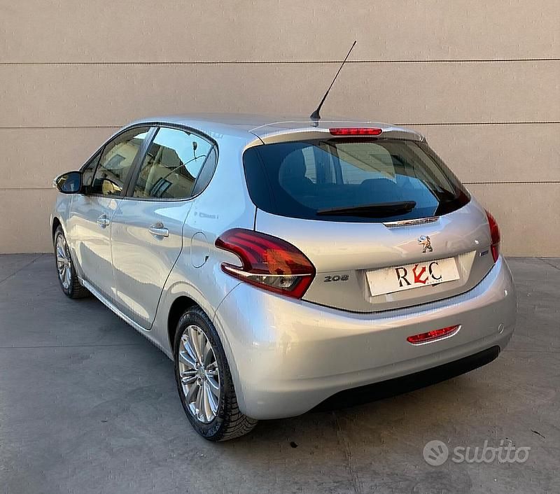 Usata Peugeot 208 82 CV (60 kW) 2016 Grigio Utilitaria