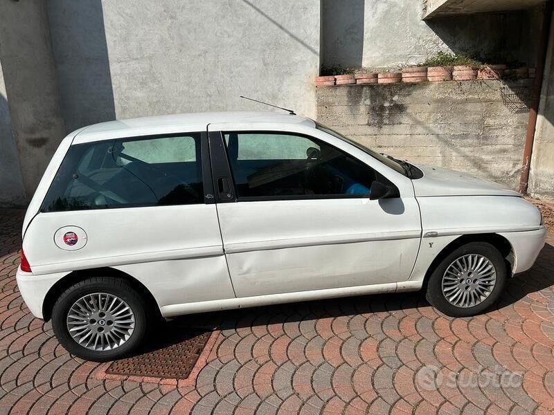 Usata 2001 Lancia Ypsilon Due volumi | 800 € (Ottimo prezzo) - Immagine 1/4