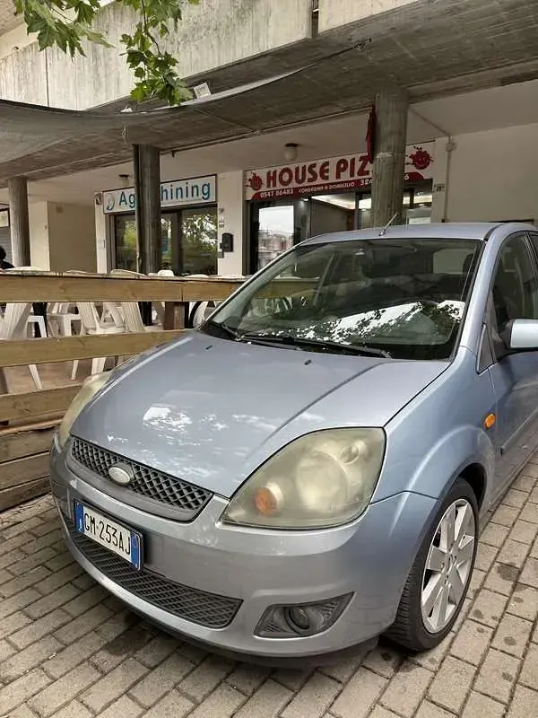 Usata Ford Fiesta 75 CV (55 kW) 2006 Utilitaria