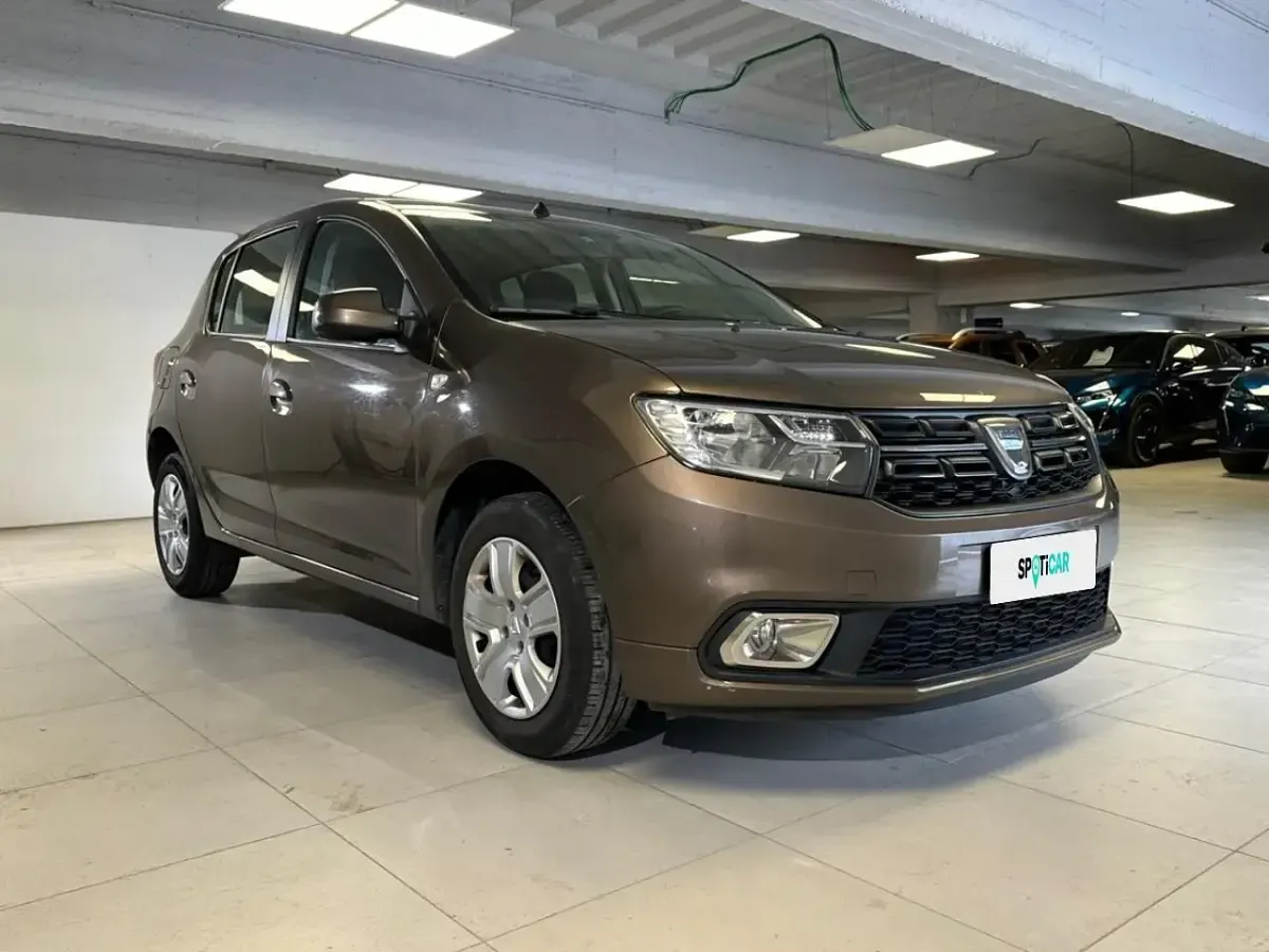 Usata Dacia Sandero Comfort 73 CV (53 kW) 2020 Marrone Utilitaria