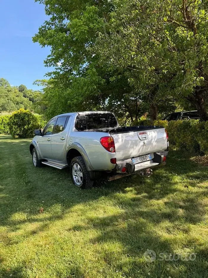 Usata Mitsubishi L200 136 CV (100 kW) 2006 Grigio Pick-up