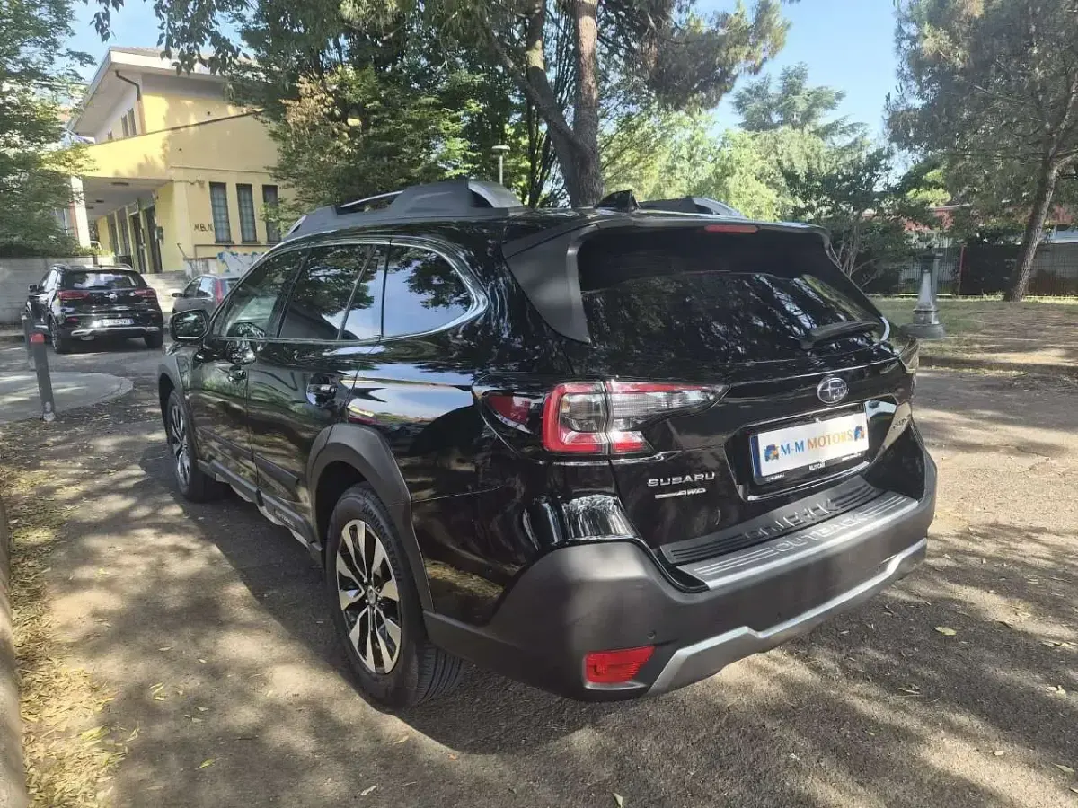 Usata Subaru Outback Premium 169 CV (124 kW) 2023 Nero Station wagon