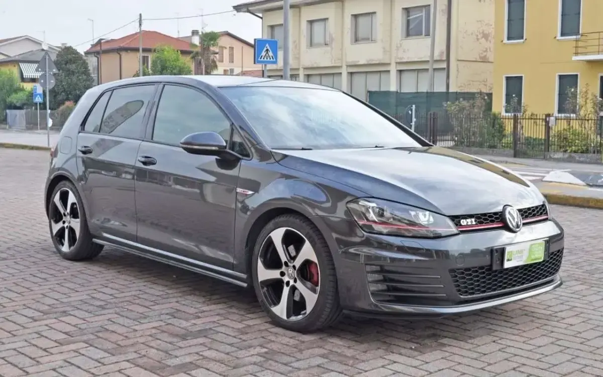 Usata VW Golf VII GTI 220 CV (161 kW) 2016 Grigio Berlina