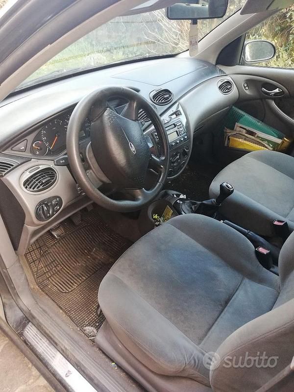 Usata Ford Focus S 101 CV (74 kW) 2000 Nero Station wagon